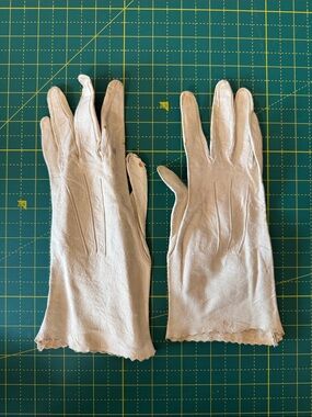 Vintage Light Beige Leather Gloves